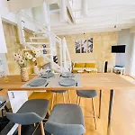 Cozy And Quiet House Close To Center *